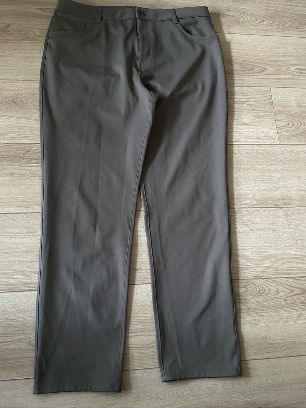 Vuori Meta Twill Pants Mens 36x32 Gray Classic Fit Straight City Travel Stretch